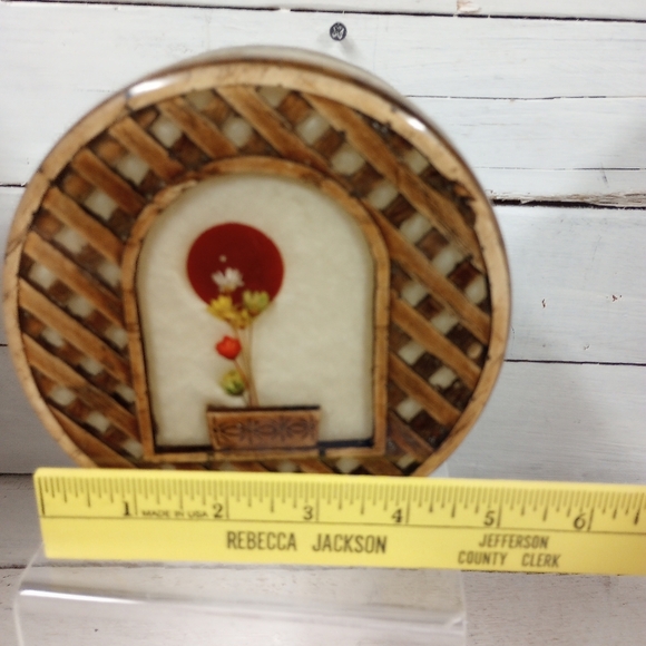 Vintage Retro MCM Lucite / Acrylic Circular Napkin Holder w/ Dry Flowers Rattan - Picture 7 of 8